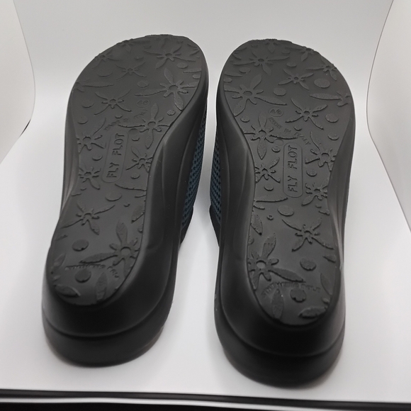 Fly - Picture 6 of 9